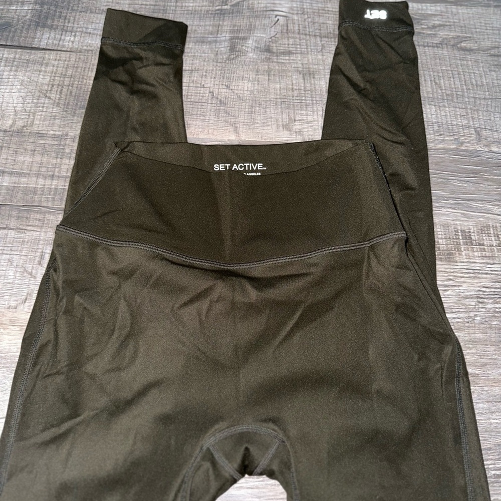 SET Active Olive Leggings